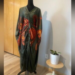 Elegant Green and Orange Kaftan Dress

ALL REASONABLE OFFERS ACCEPTED

A1 0226